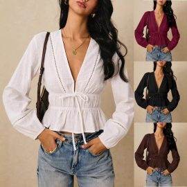 Long-sleeved, fitted, solid color shirt