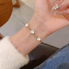 Exquisite cat's eye stone heart bracelet