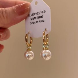 High-end pearl earrings