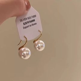 French-style faux pearl stud earrings