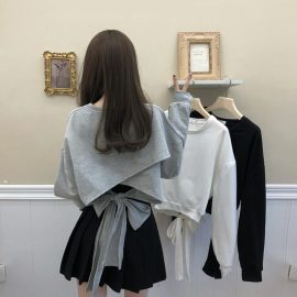 Long-sleeved loose sweatshirt with a bow at the back