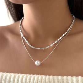 Luxury and sophisticated double-layered pearl necklace