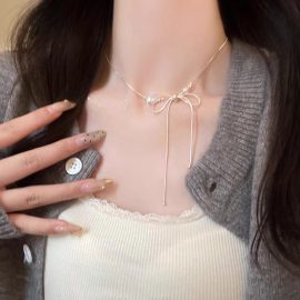 Super elegant bow necklace