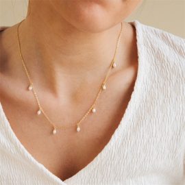 Teardrop-shaped pearl necklace