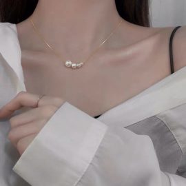 Japanese and Korean style minimalist four-pearl necklace
