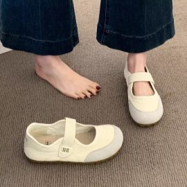 Mary Jane velcro-strap shoes for pregnant women