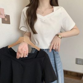 Spicy and sassy V-neck short-sleeved T-shirt