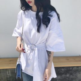 Loose-fitting short-sleeved t-shirt with belt