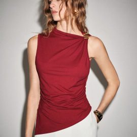 Solid color sleeveless top shirt