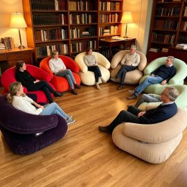 Outdoor inflatable seat cushion