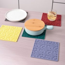 Square silicone heat-insulating mat