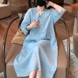 Heavy-duty embroidered V-neck cotton and linen dress